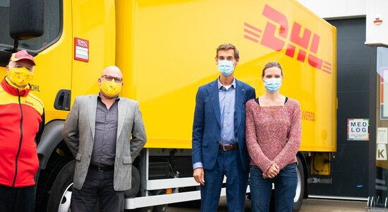 Filip Wautelet, CEO MedLog, with his DHL eCommerce account manager and driver
