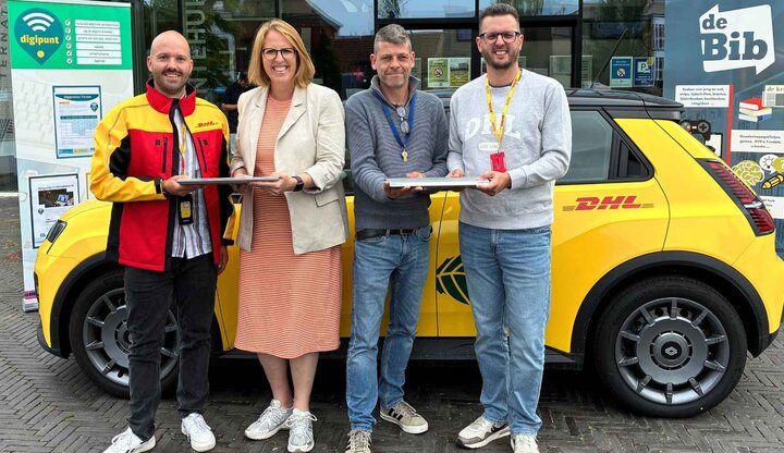 DHL overhandigt 40 laptops aan gemeente Ternat