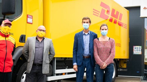 Filip Wautelet, CEO MedLog, with his DHL eCommerce account manager and driver