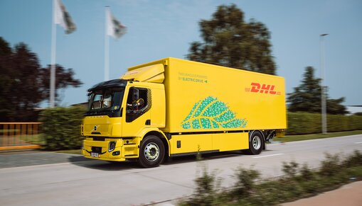 camion eléctrique DHL camion électrique DHL sur la route
