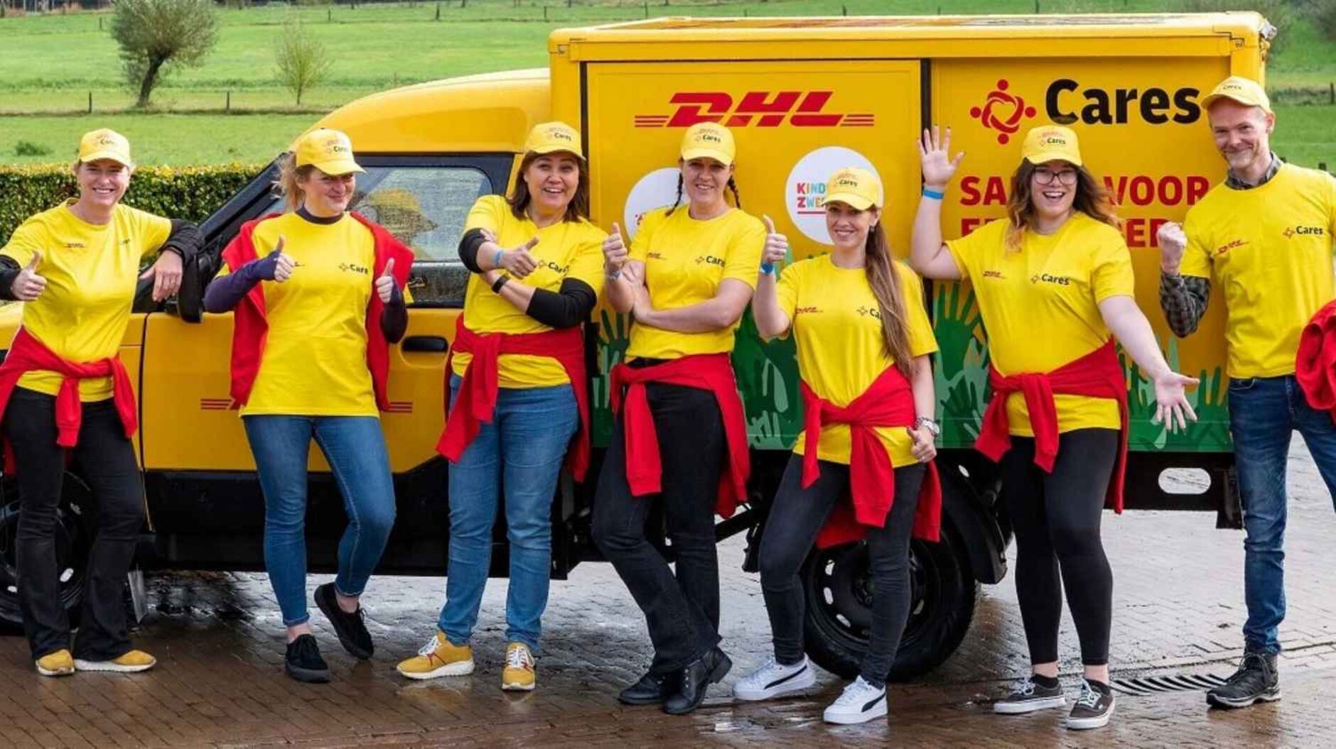 group of DHL Cares volunteers