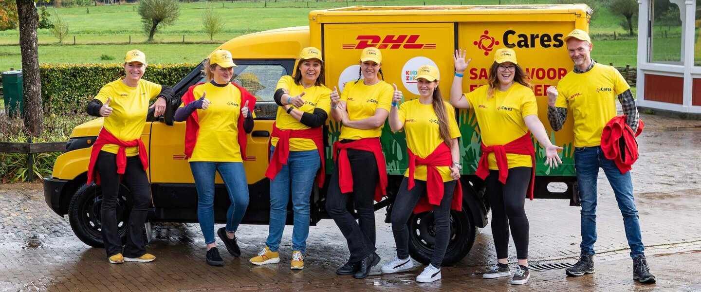 group of DHL Cares volunteers
